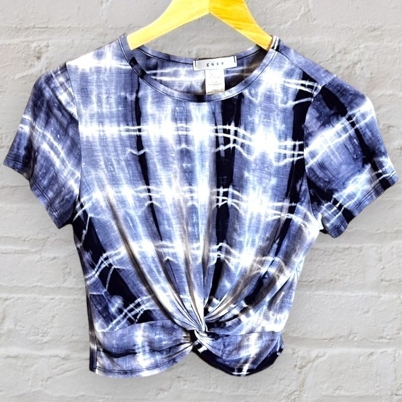 𝅺gaze, Juniors Blue and White Tie Dye knot front crop top, size Medium - Picture 2 of 6